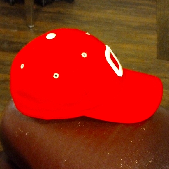 Red OSU fitted wool ball cap - Picture 2 of 4